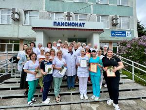 В онкологическом диспансере наградили грамотами и благодарностями медсестёр