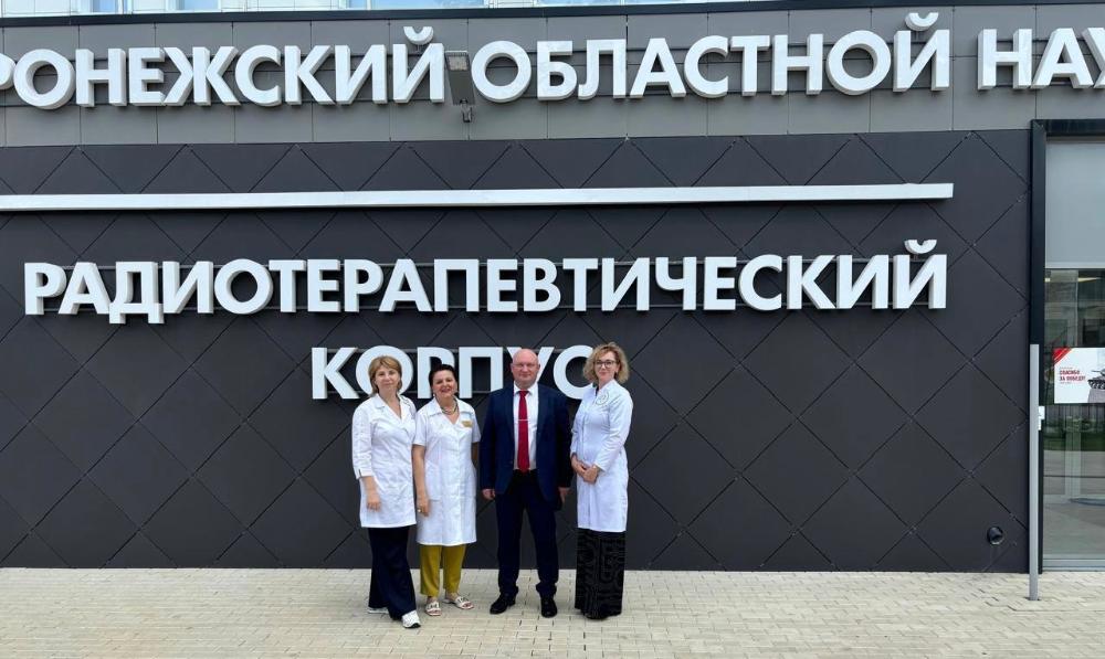 Главный врач онкологического диспансера Антон Столяров ознакомился с работой онкоцентра в Воронеже